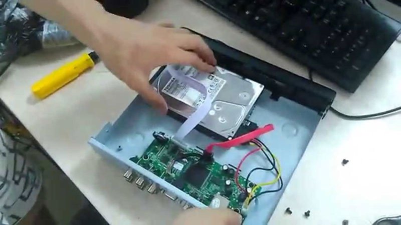 Установ HDD в видеорегистратор Установка жесткого диска