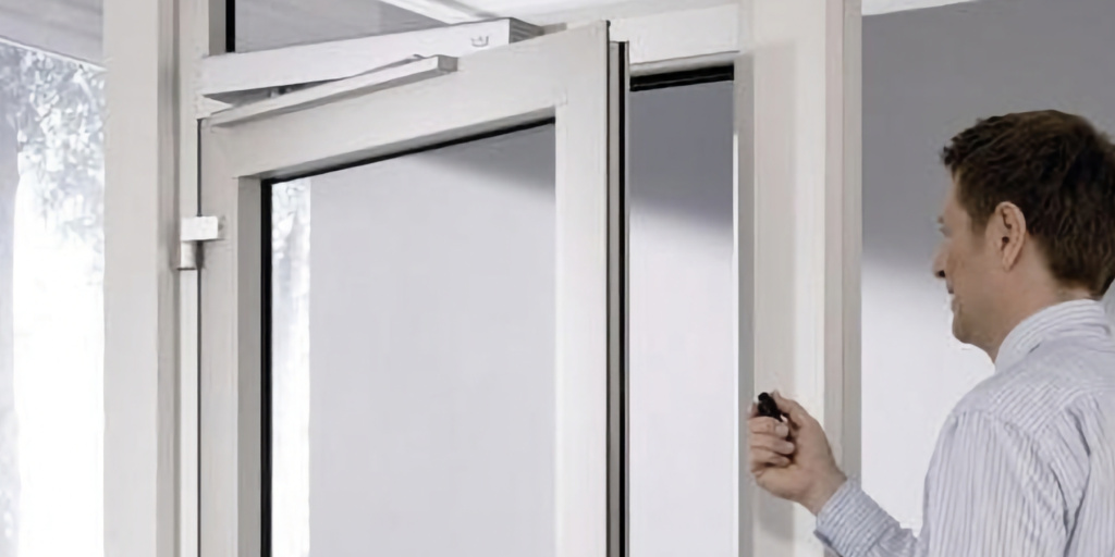 Привід для дверей dormakaba